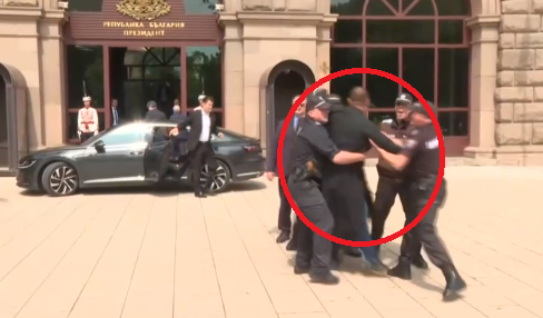 Само в БЛИЦ! Бикини за Василев и кръст за Петков – това е неуравновесеният нападател на шефовете на ПП ВИДЕО 18+