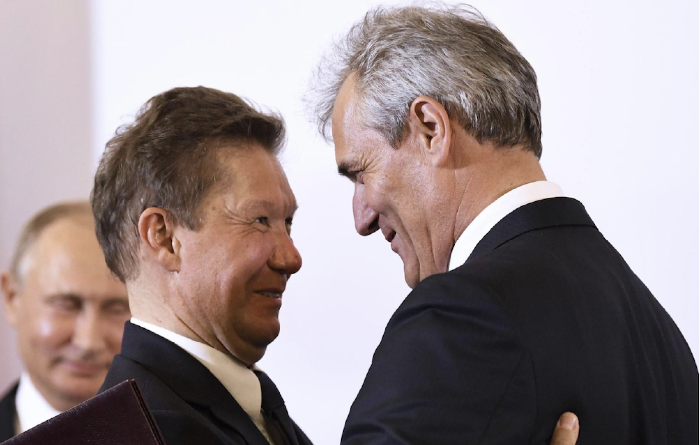 Двойна игра: OMV е купила през 2022 г. газ за 6,8 млрд. евро от "Газпром"