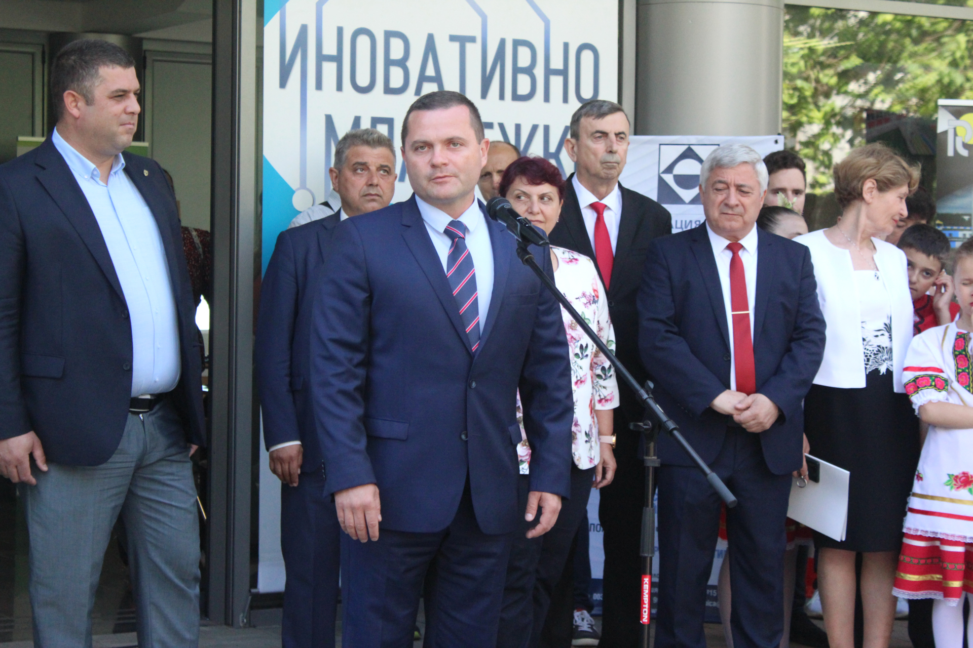 Десетки студенти и ученици представиха проектите си в VII-ото Иновативно експо