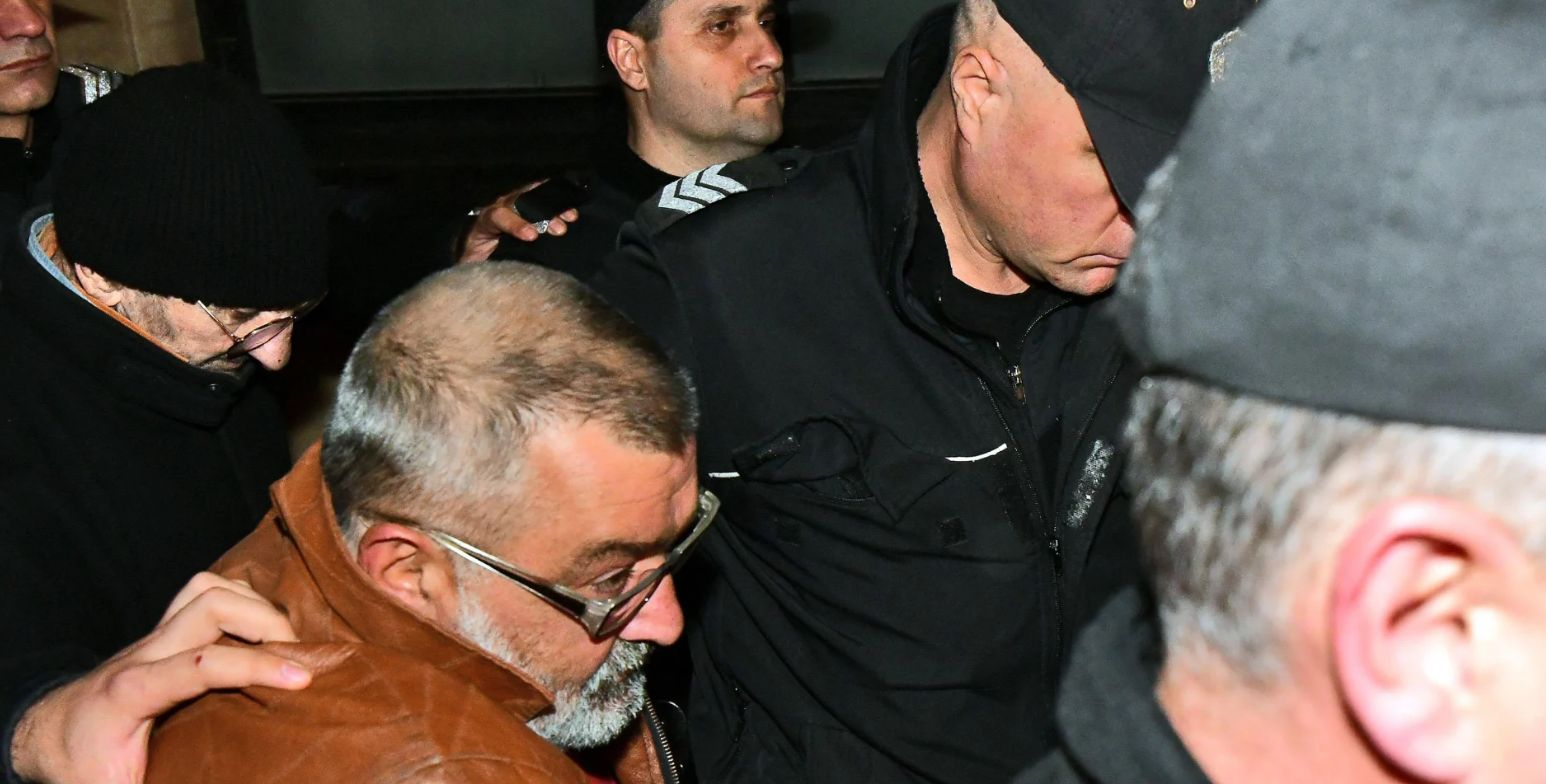 Малко преди да умре в килията си, собственикът на камиона ковчег от Локорско...