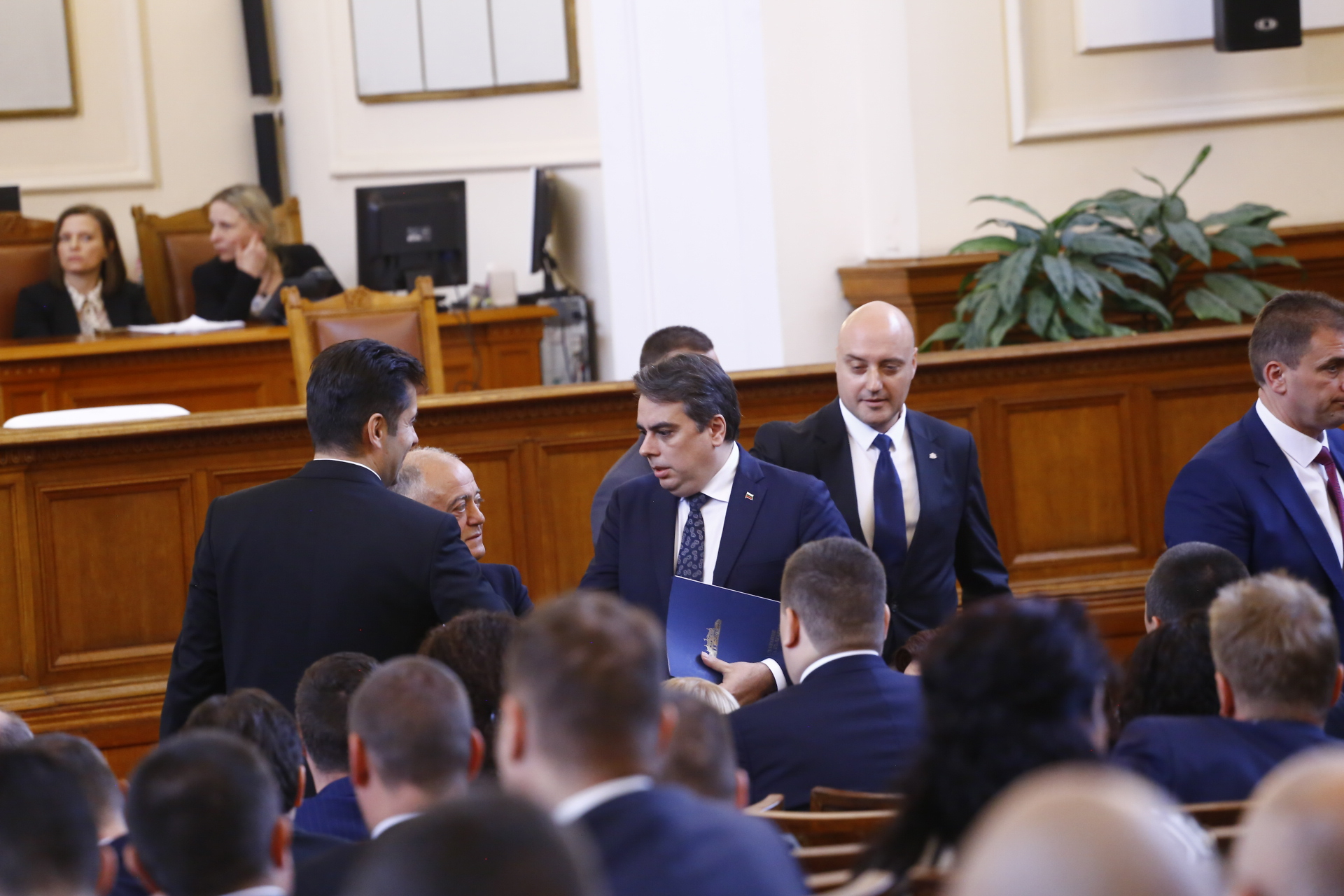 Асен Василев запретва ръкави, разкри първата си задача