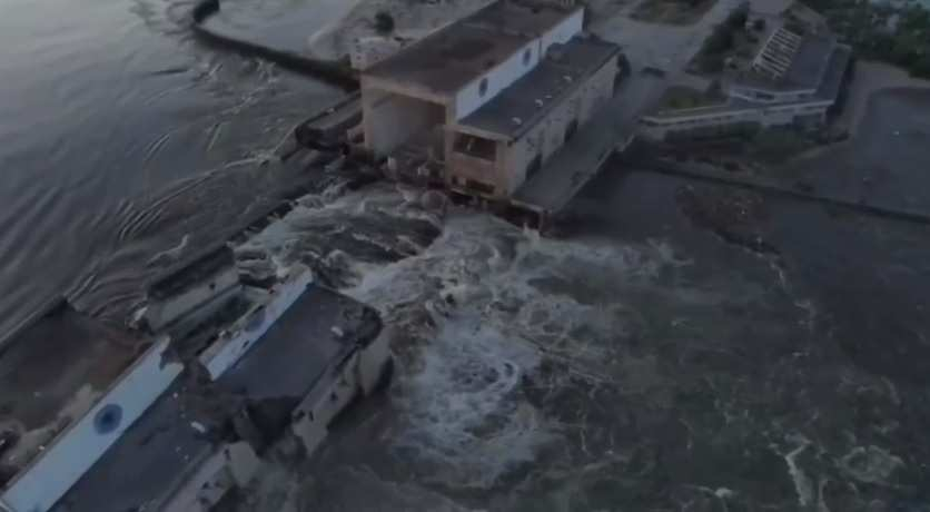 Сателитни СНИМКИ на Каховската ВЕЦ преди и след експлозията ВИДЕО