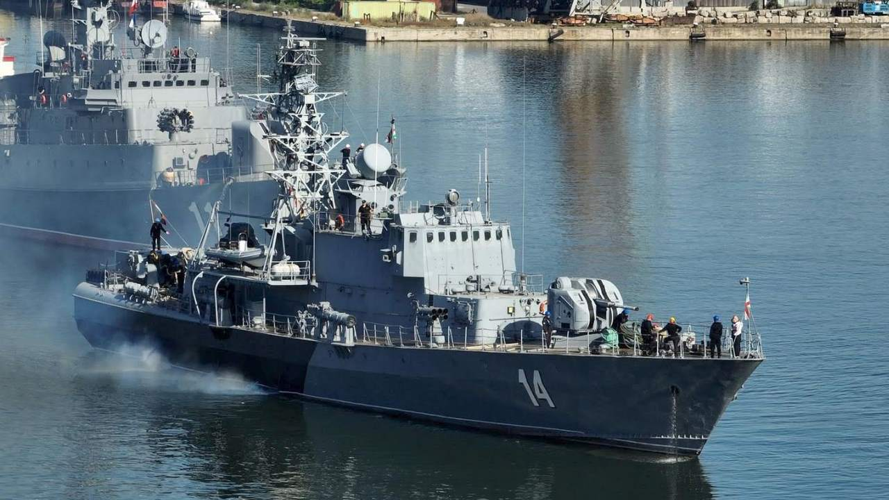 Провежда се тактическо учение на наши бойни и спомагателни кораби СНИМКИ