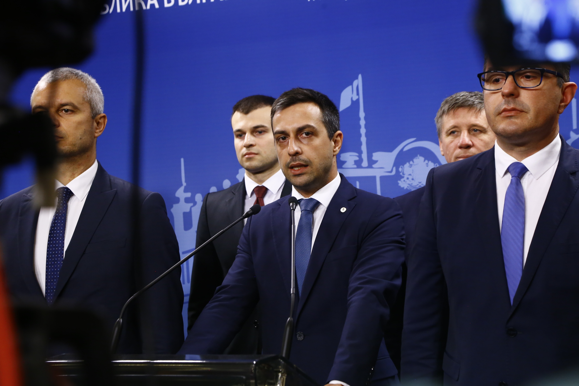 "Възраждане" гласят нещо мащабно заради еврото