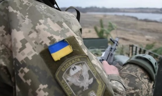 22-г. украинец се ожени за 79-леля, за да избегне мобилизация ВИДЕО