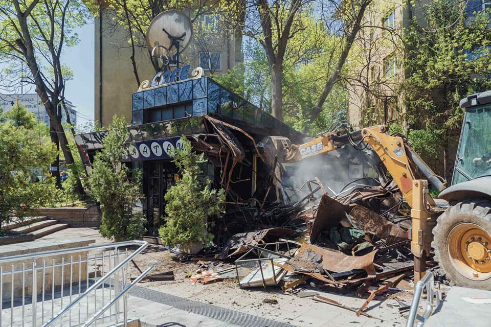 Шефът на СОС показа СНИМКИ преди и след премахване на незаконен обект в София