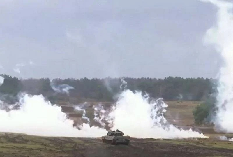 Украински боец порази 2 танка „Леопард 2“ с „приятелски огън, разкриха какво са видяли US спътници на Каховската ВЕЦ преди разрушаването на стената