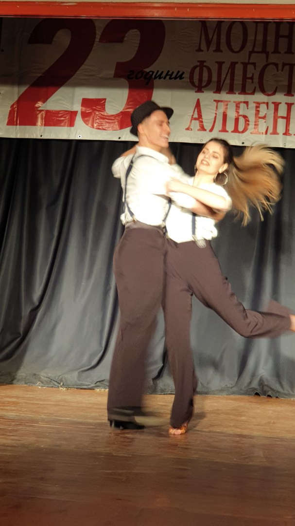 Глория Пенчева от дует „Аморе“ е голямата победителка в състезанието на НЮИ