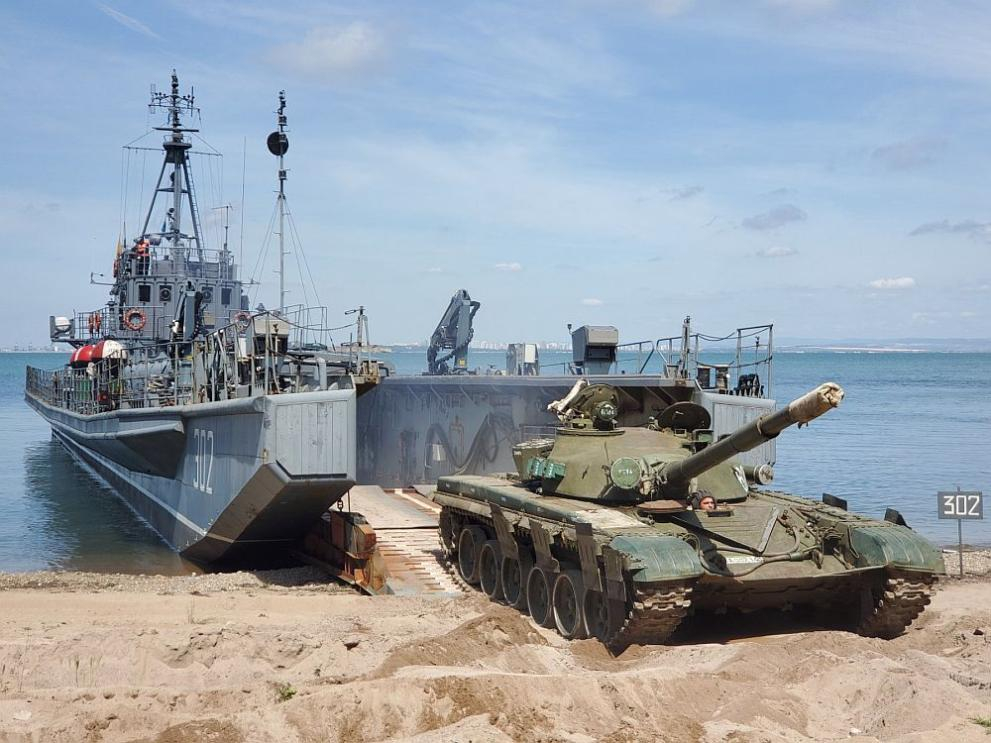 Врагът нападна с подводница и самолети, българските ВМС отразиха атаката
