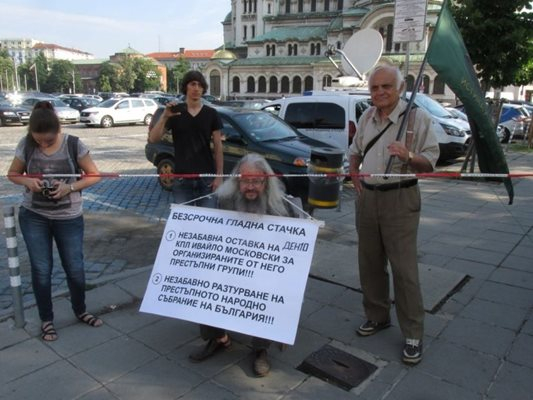 Драма! Самоуби се един от основателите на СДС, който поиска кожите на комунистите на стената