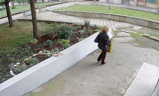 Столичанка избесня след нагла кражба: Такива нещастни душици като нея нищо хубаво няма да видят СНИМКИ 