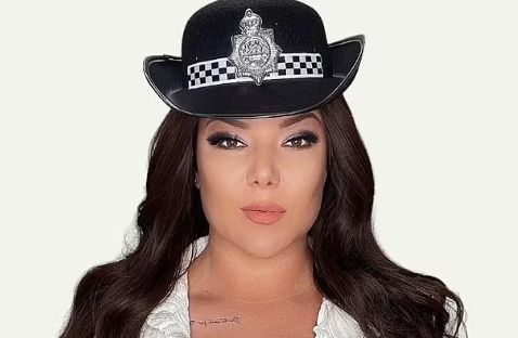 Британска полицайка напусна работа и сега прави луди пари в OnlyFans СНИМКИ 18+