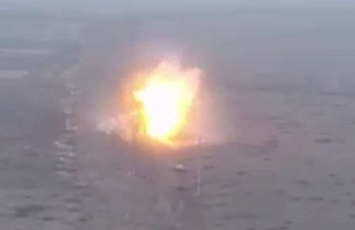 ВИДЕО от войната: "Ланцет" разцепва буквално на две US БТР 
