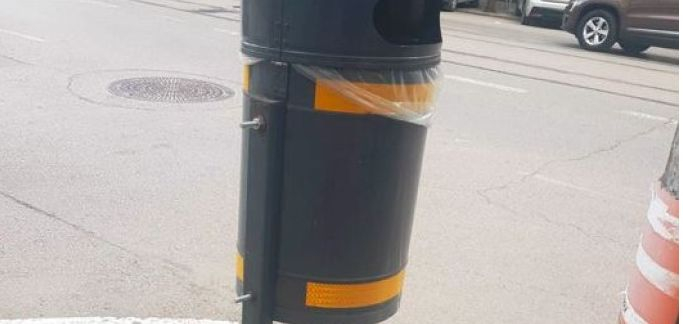 Тъжна гледка до кошче за боклук на столичен булевард, каква е причината СНИМКА  