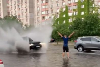 Мрежата се чуди и мае: На какви медикаменти е този ВИДЕО 