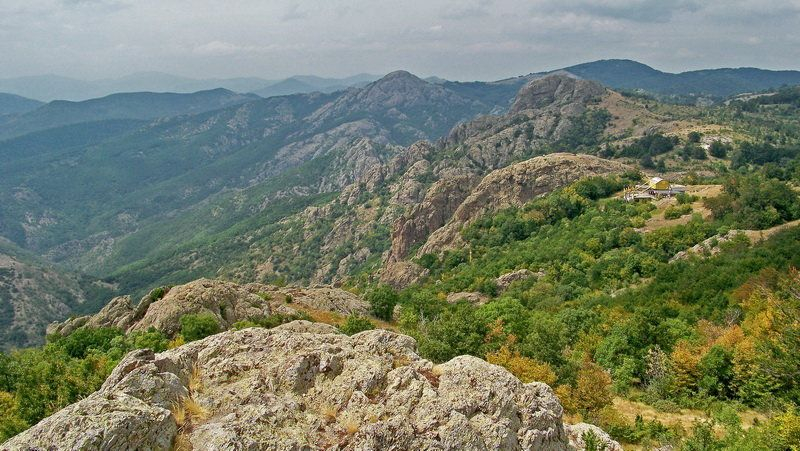 Лесничеи се натъкнаха на труп в Сливенския Балкан, подозират че...