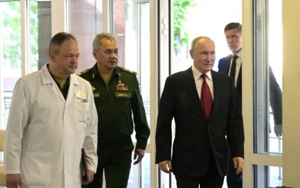 Скандално: Bild показа на ВИДЕО как Путин унижи Шойгу