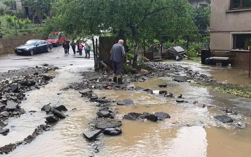 Голяма опасност е надвиснала над България, следи се денонощно 