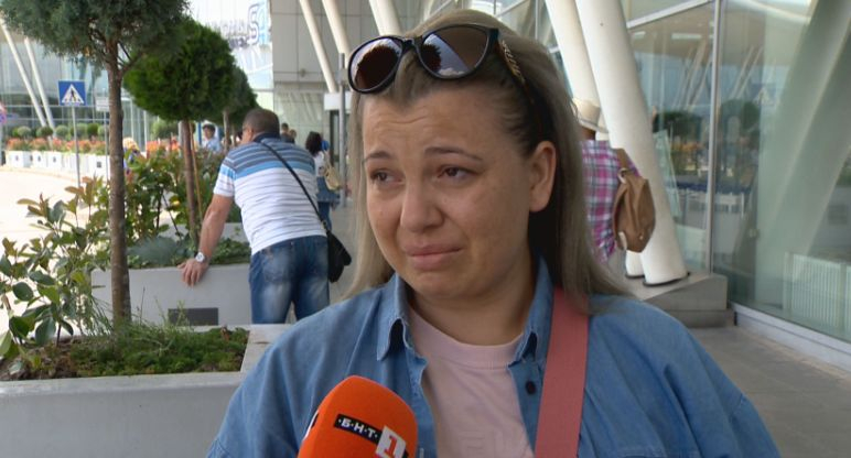 Не пуснаха майка и бебе с борда на самолет за Малта, причината е скандална 