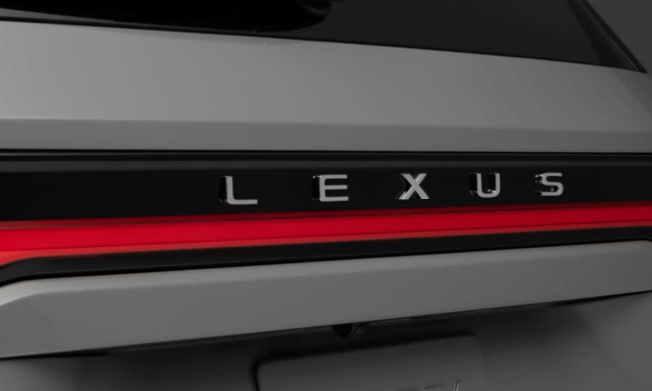 Осем места и голям багажник: Lexus представи нов семеен кросоувър ВИДЕО