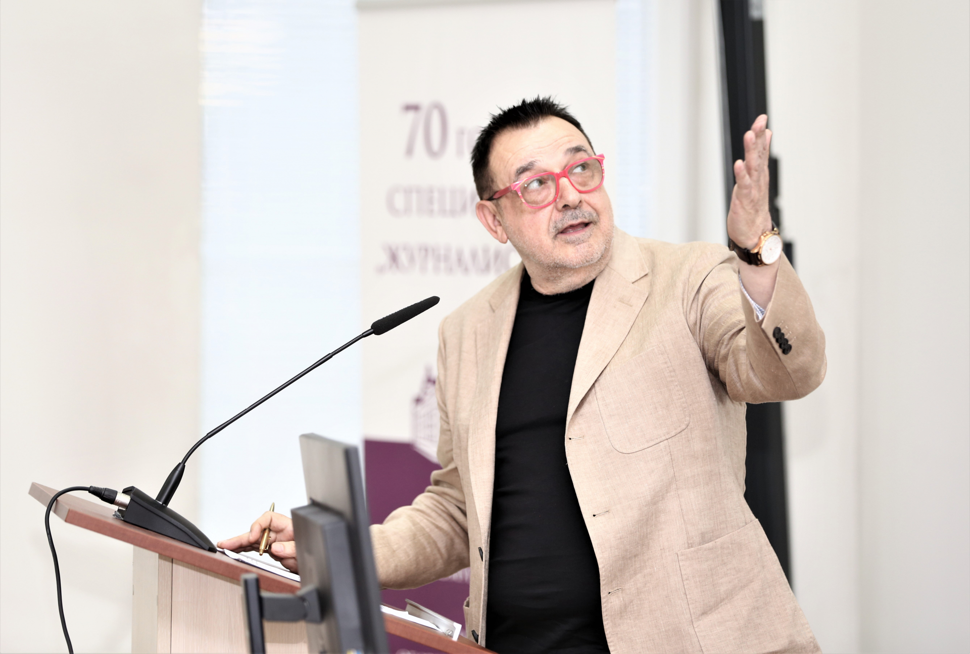 Проф. Любомир Стойков прави дисекция на политиците в книга, писана 15 години