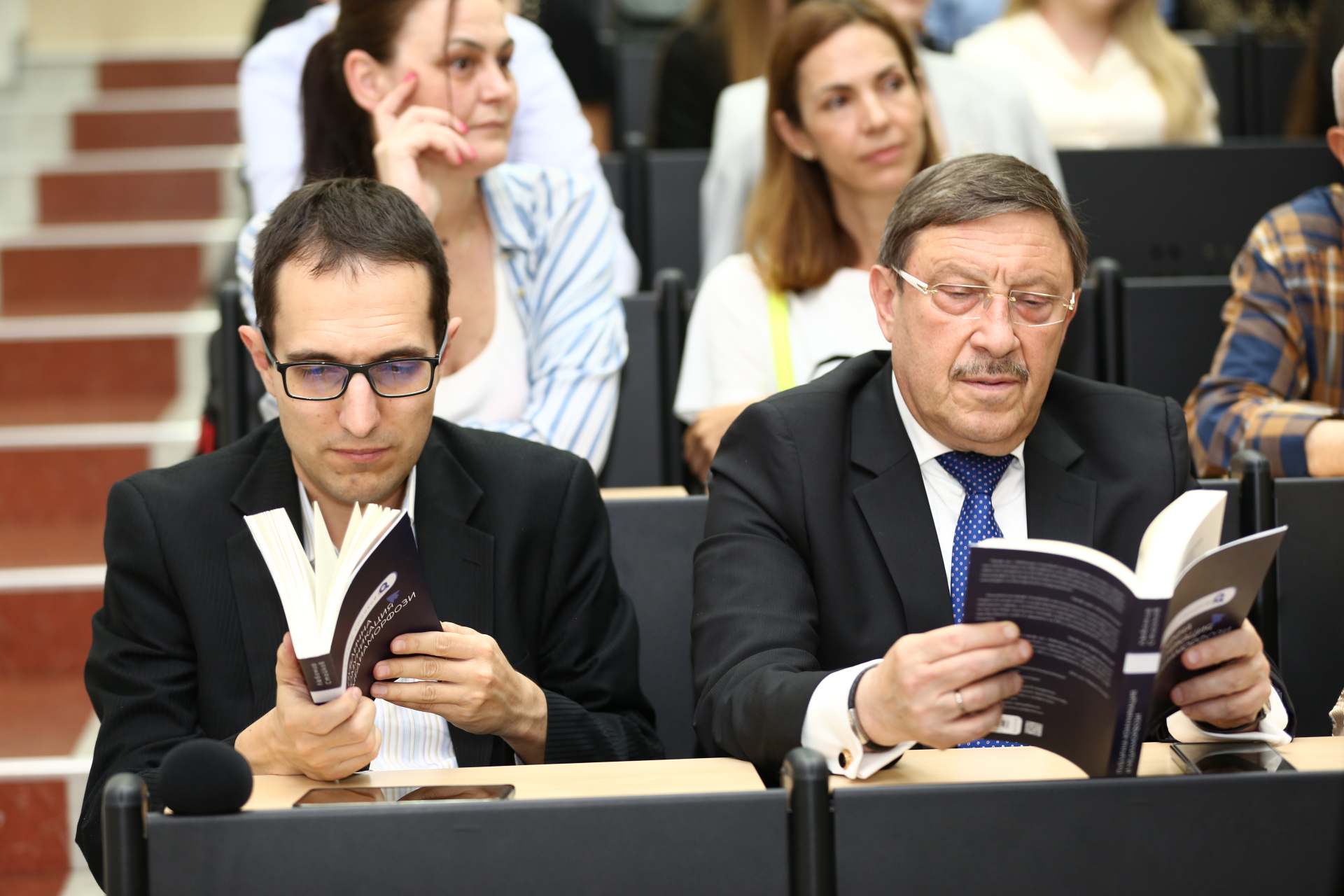 Проф. Любомир Стойков прави дисекция на политиците в книга, писана 15 години