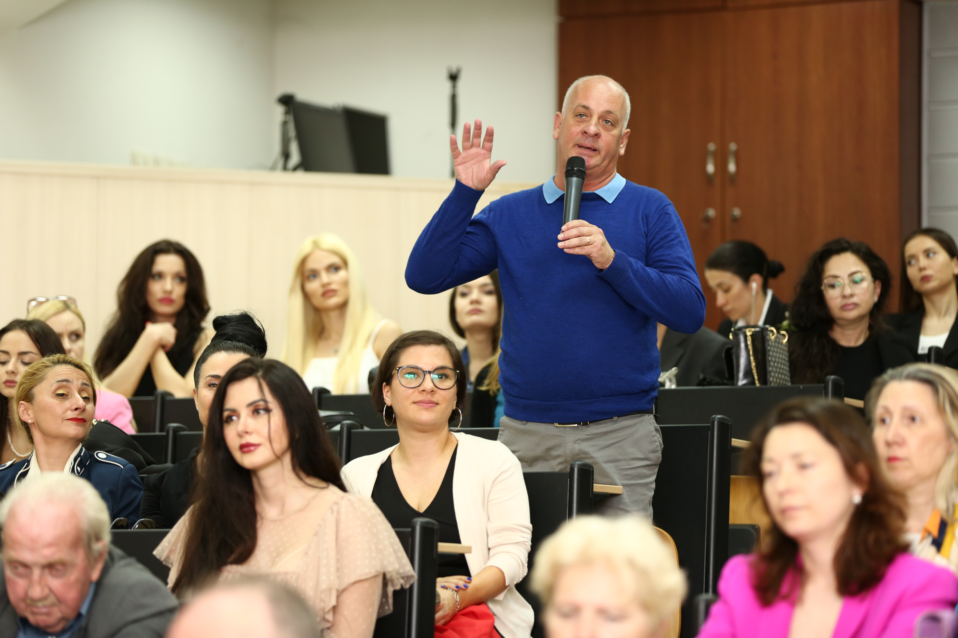 Проф. Любомир Стойков прави дисекция на политиците в книга, писана 15 години