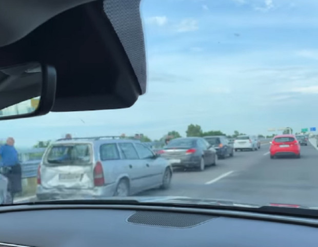 Адско меле с 5 коли на "Тракия", ето какво се случи ВИДЕО