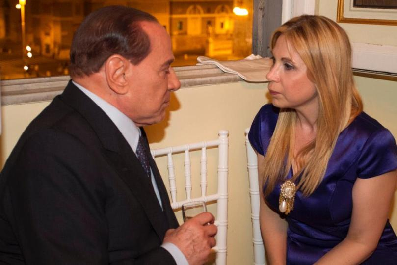 Гадателката на Берлускони сподели какво й е казал малко преди да умре и посочи следващия велик лидер на Италия