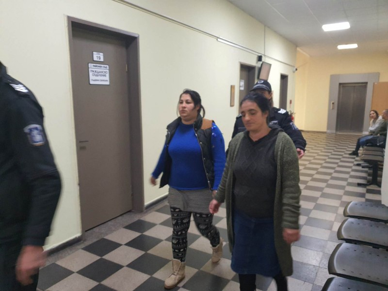 Измамнички от боята си късат дрехите в съда, след като едва не убиха пенсионер