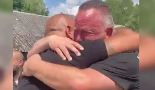 Той инсценира собствената си смърт, за да види кой ще дойде на погребението му ВИДЕО