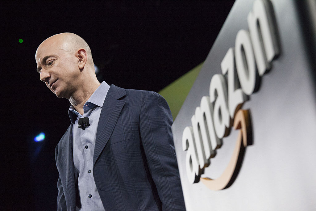 Падна голяма тайна: Ето кой българин е направил първата поръчка от Amazon на Безос ВИДЕО