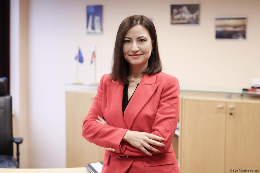 Писаха „Отличен 6“ на Илиана Иванова. Блести в...