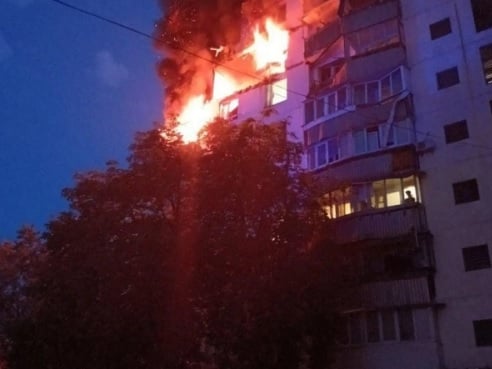 Гори 16-етажна жилищна сграда в Киев СНИМКИ