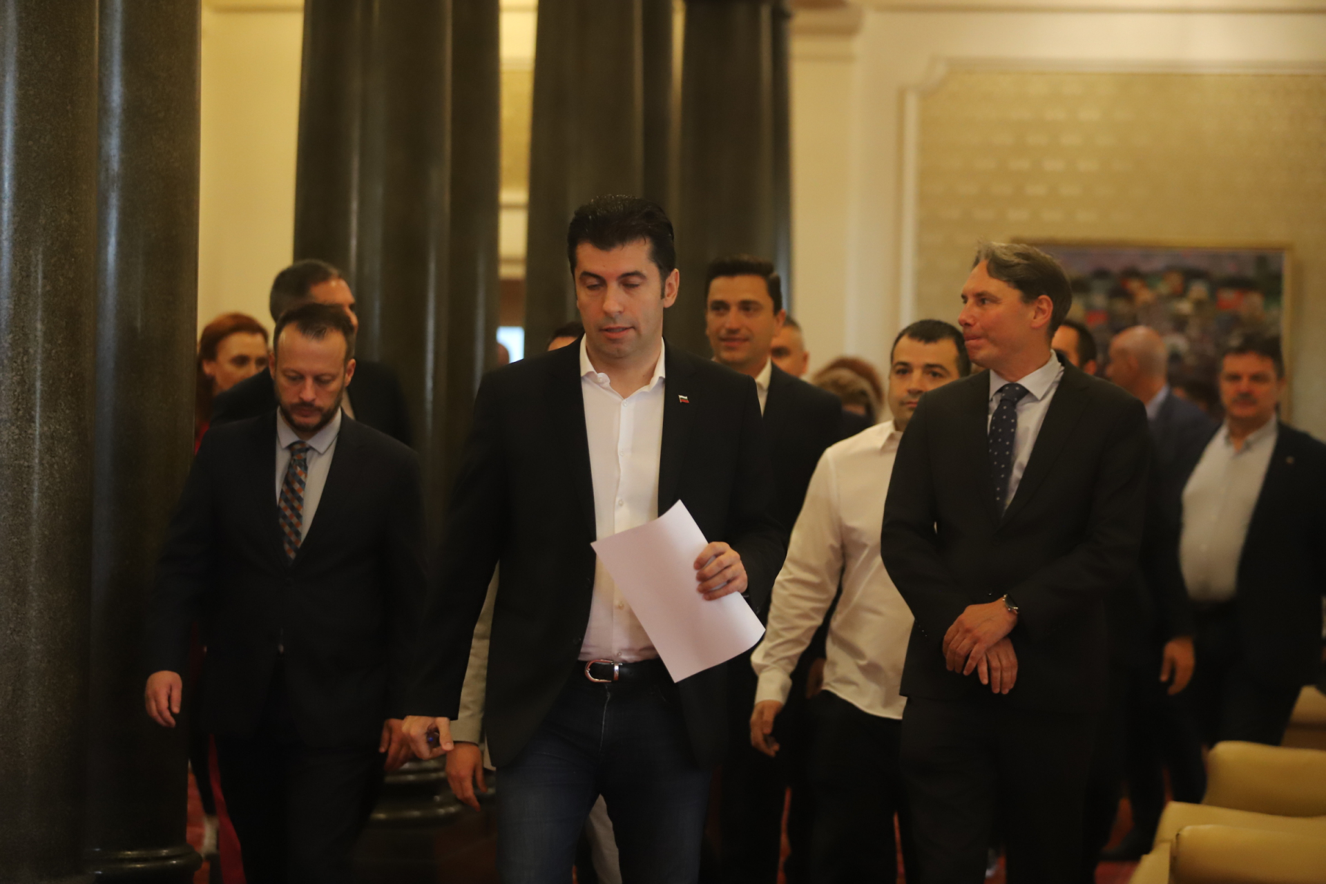 ПП с мълниеносен удар след атаката на Борисов, Петков огласи, че няма да влязат в залата заради... БЛИЦ TV