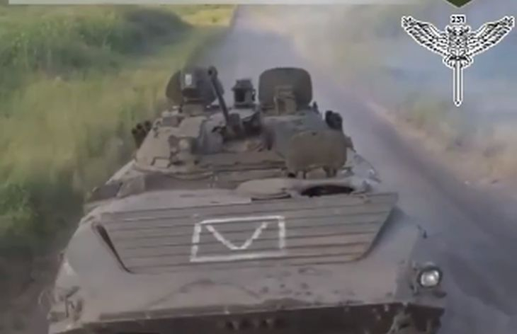 ВИДЕО от войната: Украински бойци унищожиха рядка бойна машина за миниране