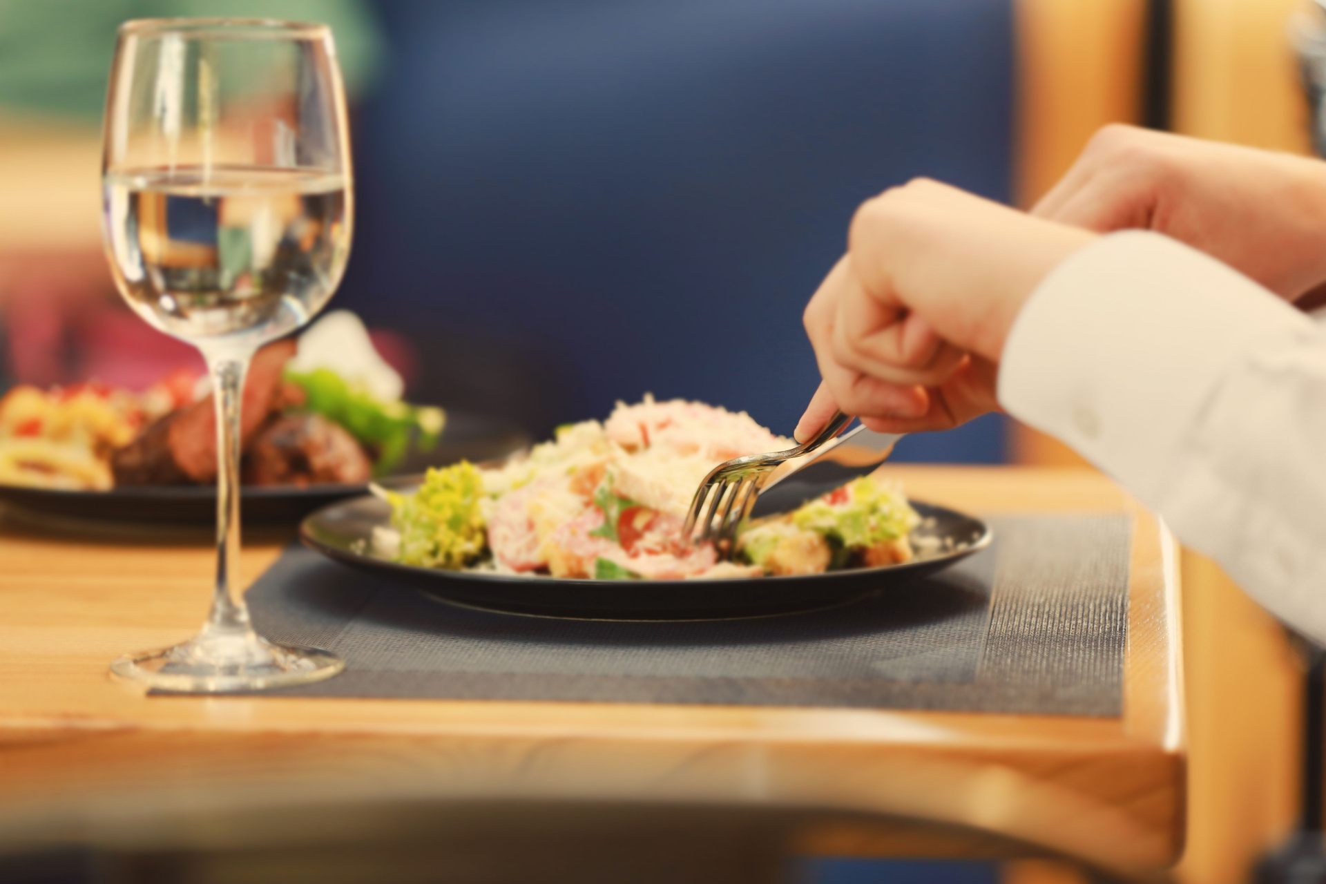 Брюксел с удар по кръчмарите у нас, няма да взимат пари за...