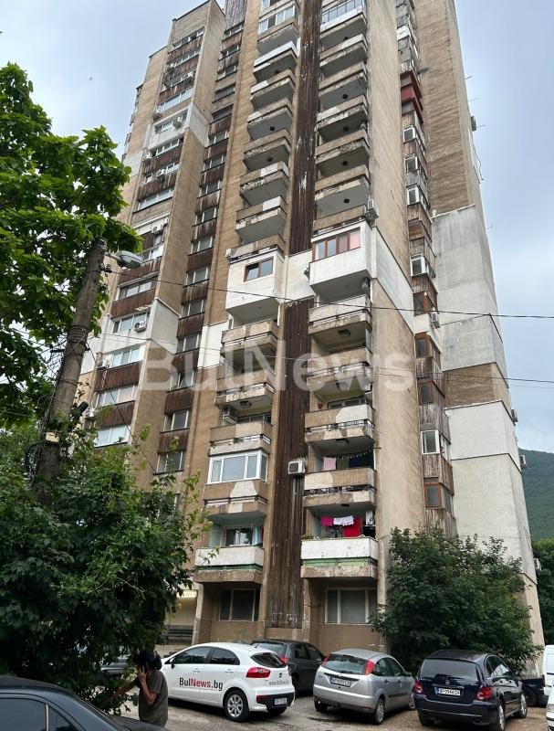 Врачанка излезе на прозореца на 11-ия етаж и почна да крещи, последвалото е ужасяващо СНИМКИ