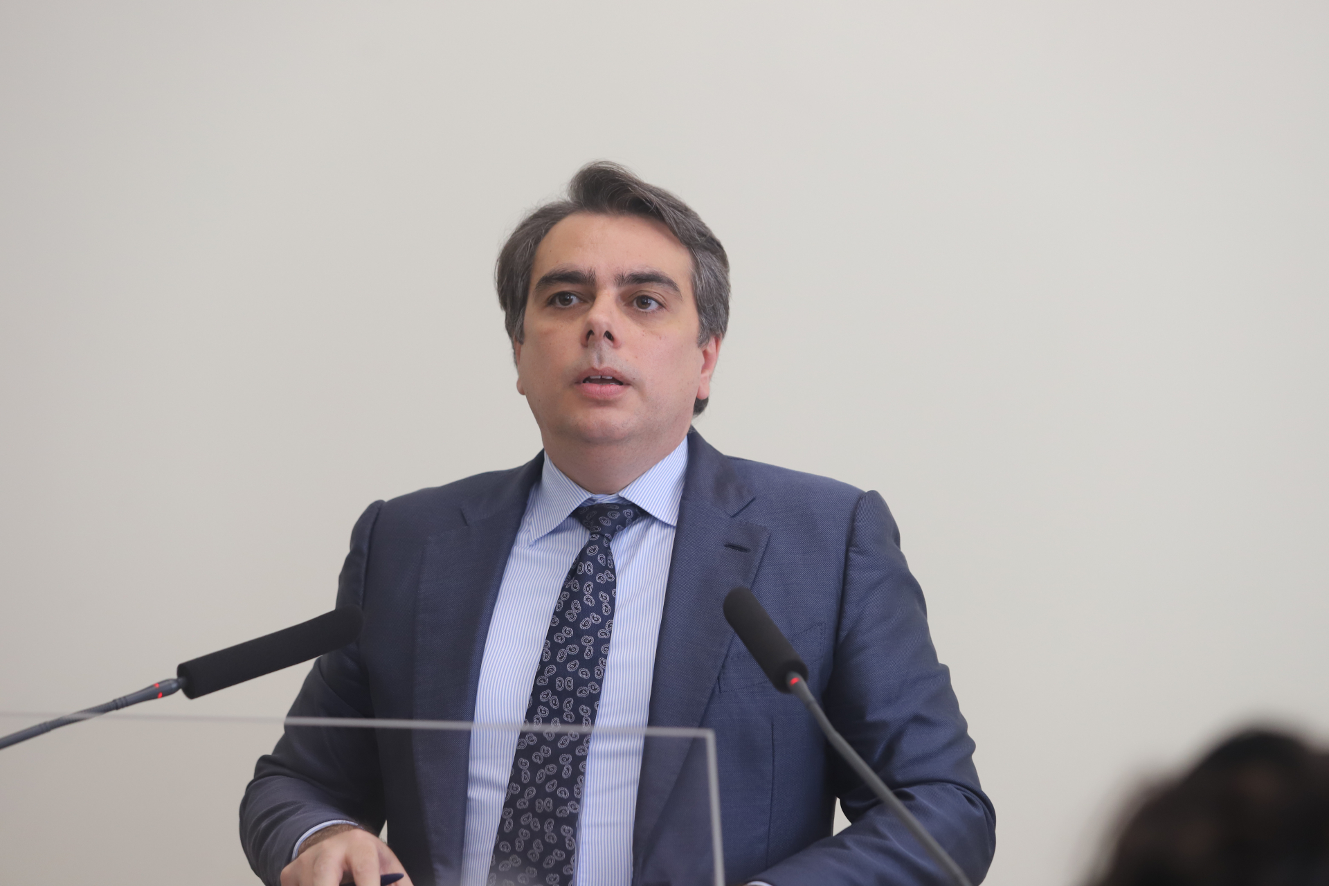 Посякоха Асен Василе за данъците, ето къде