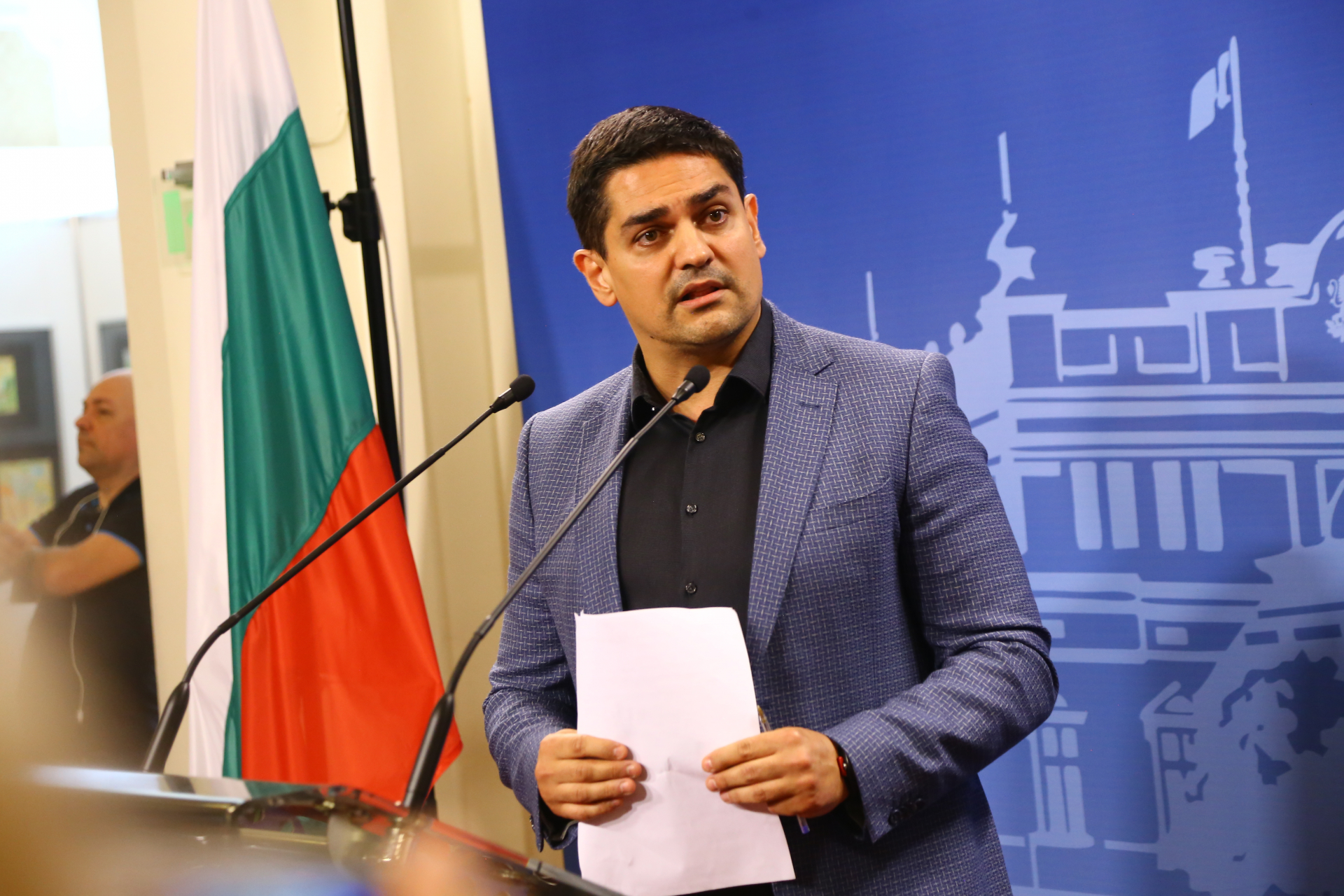 Бившата пиарка на ПП разкри мистерията кой стои зад смелия Радостин Василев ВИДЕО