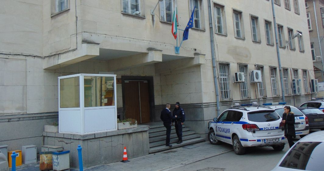 Цял Бургас говори за това, което направиха полицаи с 40-г. мъж, тръгнал да подава жалба 
