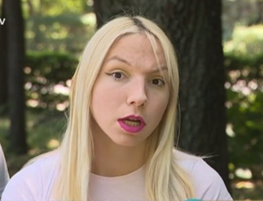 Нов опит за самоубийство: Емили Тротинетката се просна на релсите и последва...