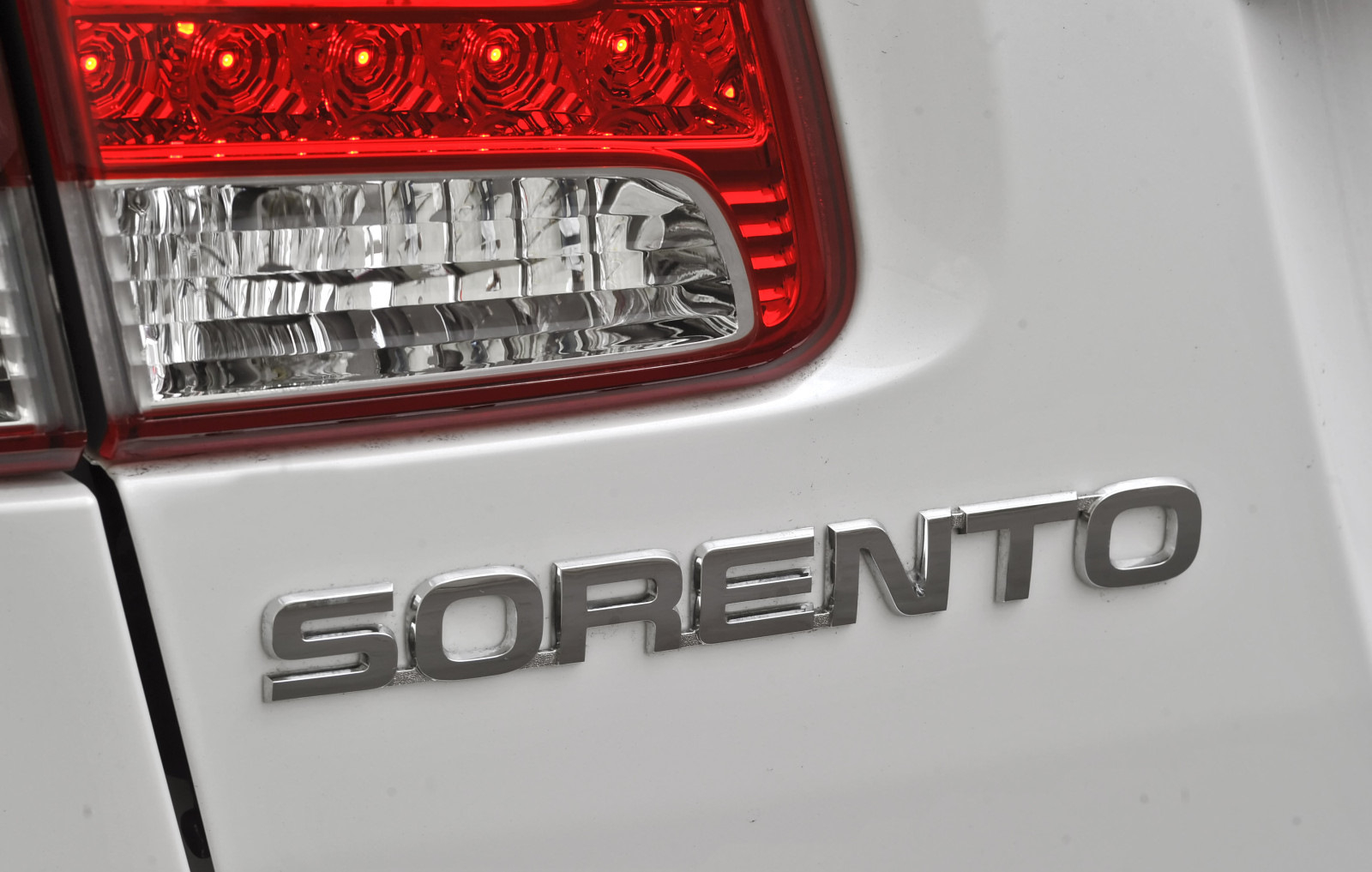 Показаха как ще изглежда обновената Kia Sorento ВИДЕО