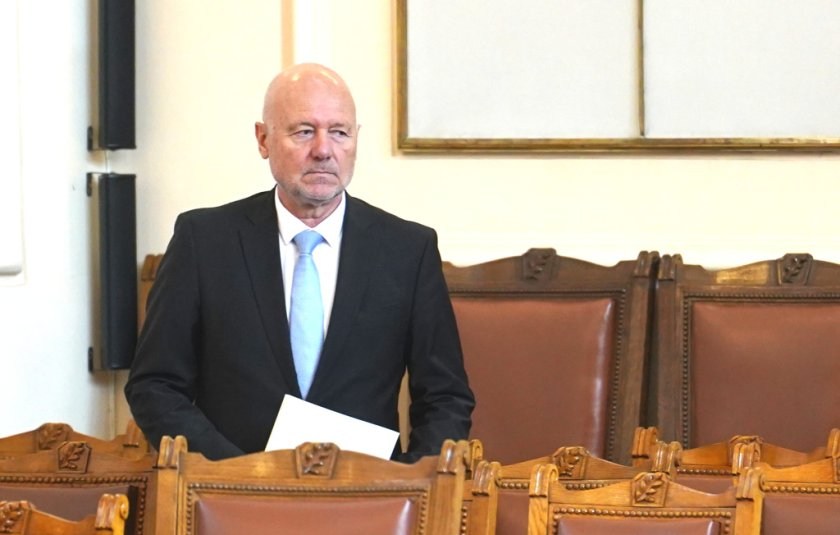 Тагарев обяви кога ще започне изпращането на военната помощ за Украйна
