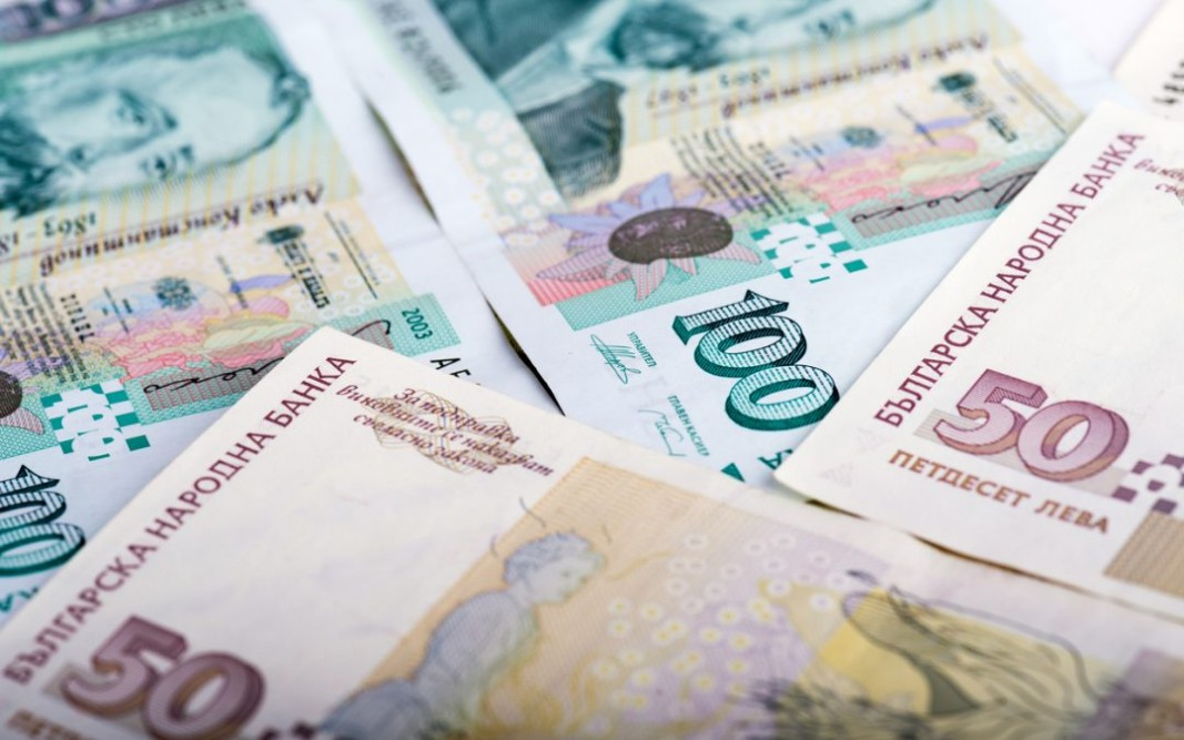 Младите българи са готови да работят над 40 часа, ето за каква заплата