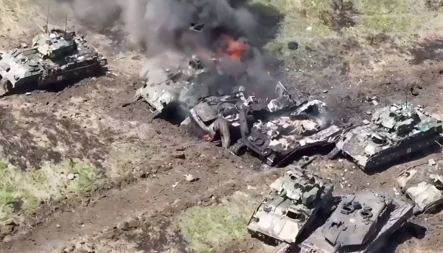 ВИДЕО от войната: Руските сили унищожават натовска бронирана техника на Запорожкия фронт