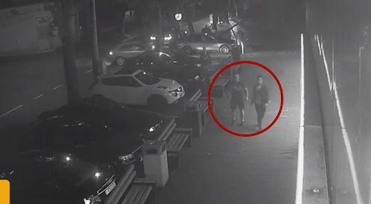 Бухалка, ножове и пистолет - убийствено опасна ситуация в Монтана по тъмна доба ВИДЕО