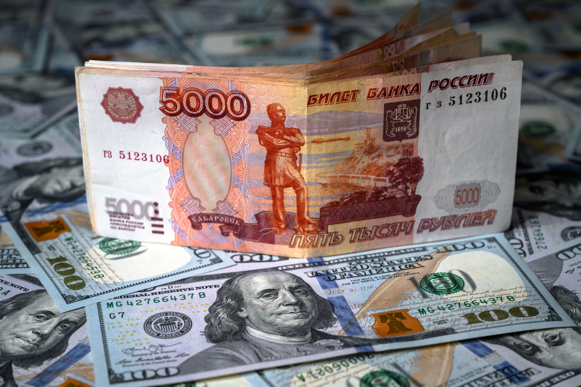 Рублата удари невиждано дъно, виновен е Пригожин 