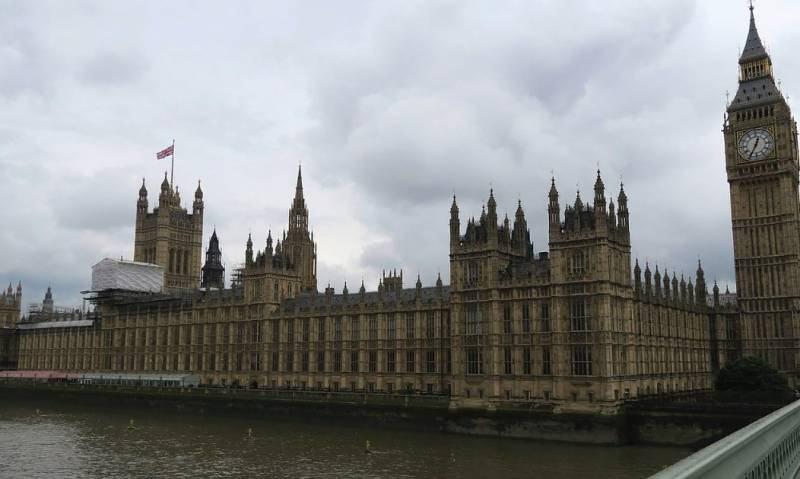 Висш политик в Лондон настоява Великобритания да започне пряка война с Русия