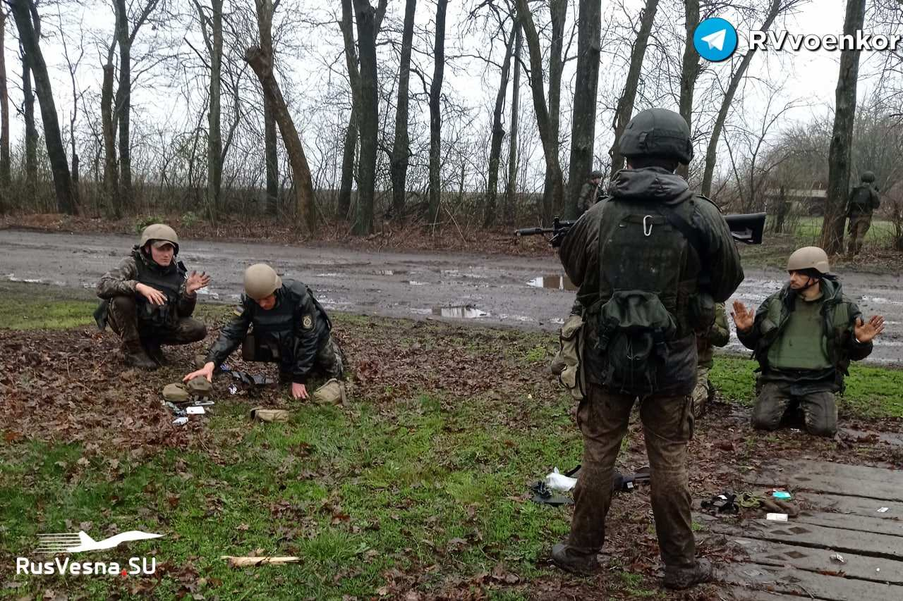 ВИДЕО от войната: Обучените от НАТО украинци се предадоха още в първата битка